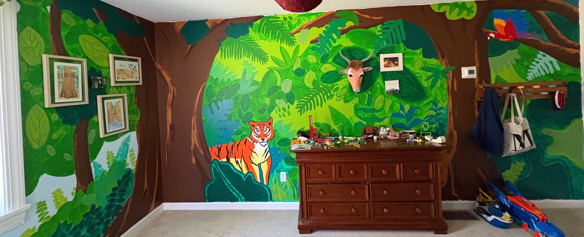 Full jungle room panoramic